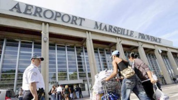Poliţiştii au ascuns atât de bine o bombă, încât n-o mai găsesc!